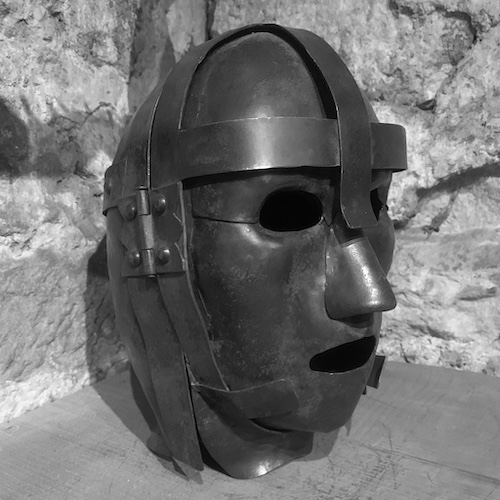 Jour 23 : mask. Un magnifique objet trouvé dans un musée en Dordogne, avec lequel je m’amuserais bien un peu !